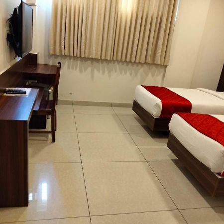 Yelahanka Hotel Golden Amulya Rest Wings מראה חיצוני תמונה
