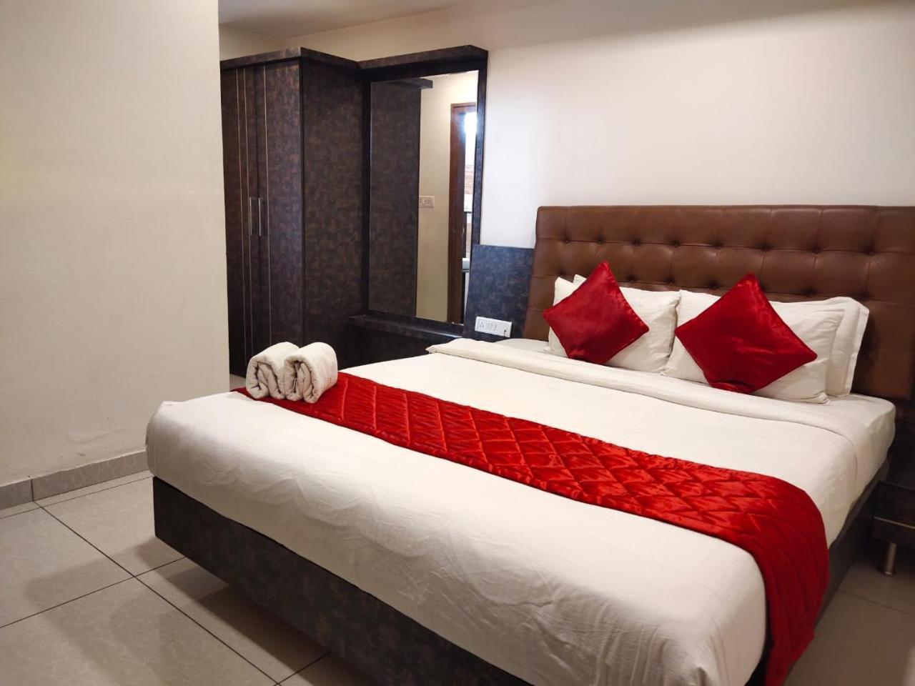 Yelahanka Hotel Golden Amulya Rest Wings מראה חיצוני תמונה